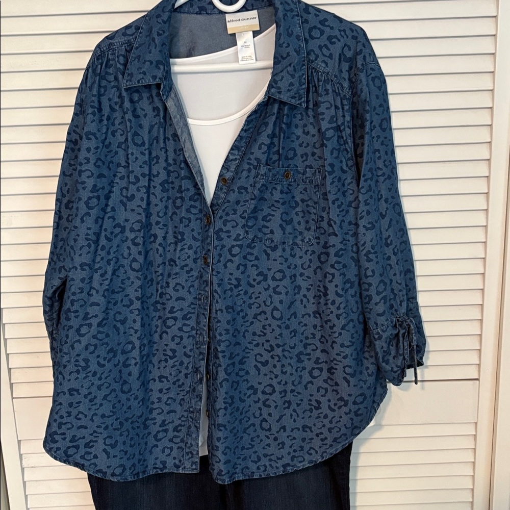Women’s Alfred Dunner Blue Animal Print Tencel Lyocell Button Front Top 2X - Picture 9 of 10
